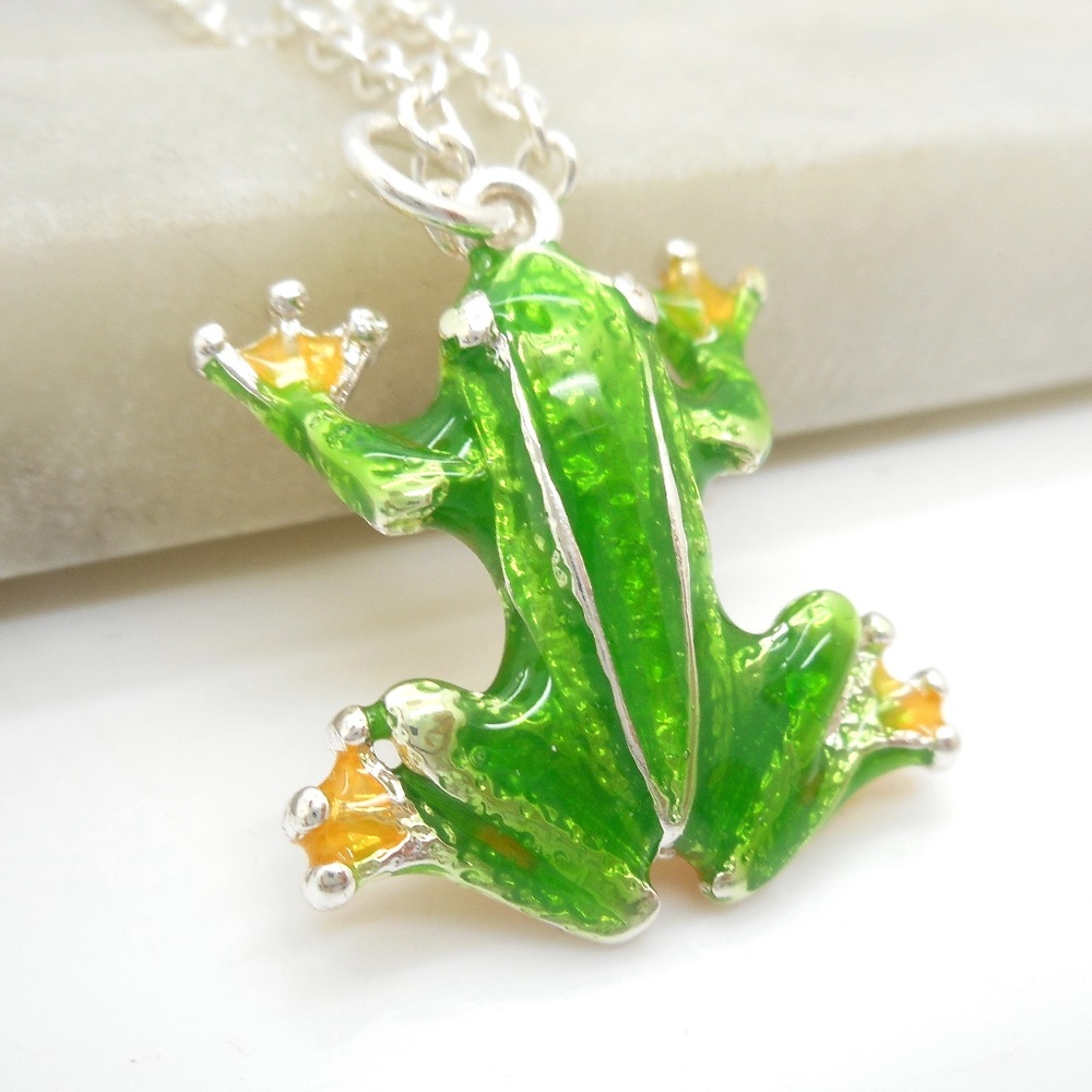Wet Looking Frog Pendant Women's Necklace